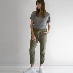 Levi’s Jet Set Joggers in Olive Green - Small